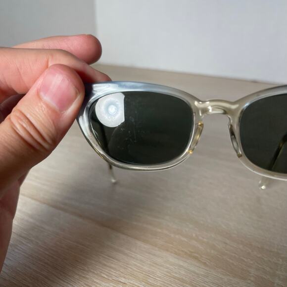 Vintage Bausch and Lomb 4-5 1/4 Youth Sunglasses Cat Eye Blue B&L 42-18 - Picture 6 of 13